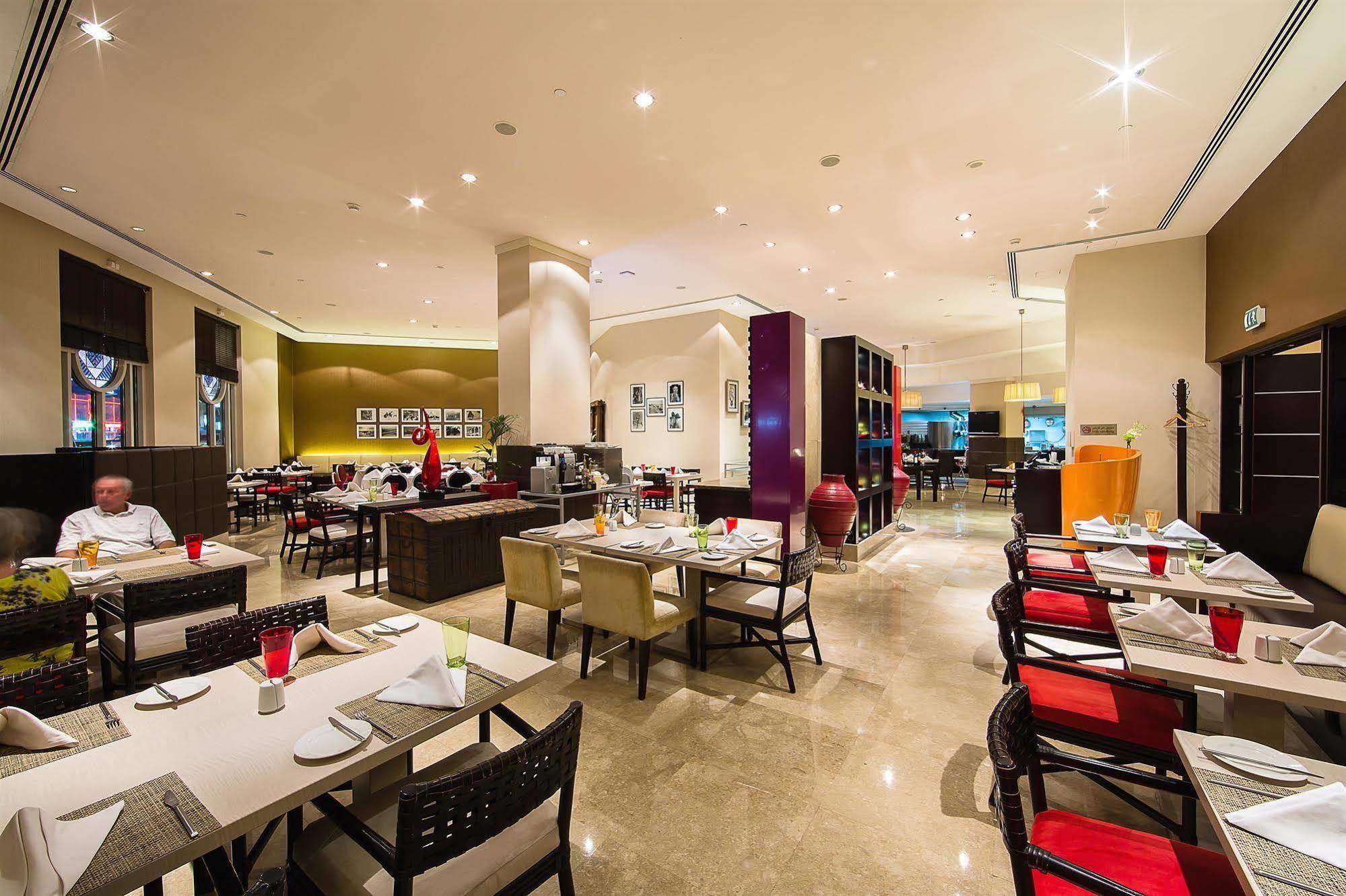 Ramada Plaza By Wyndham Dubai Deira Hotel Restaurant photo